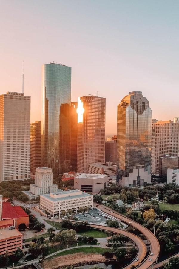 Modern Urban Oasis With Private Parking In Downtown Houston Apartment Luaran gambar